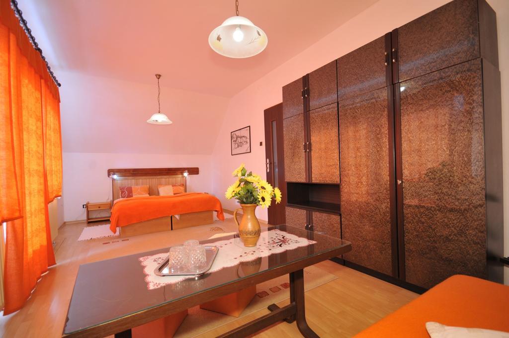Vila Helena Hotel Liptovský Ján Екстериор снимка