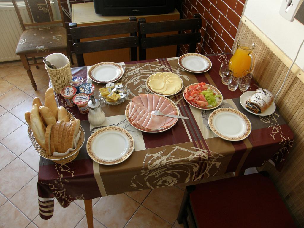 Vila Helena Hotel Liptovský Ján Екстериор снимка